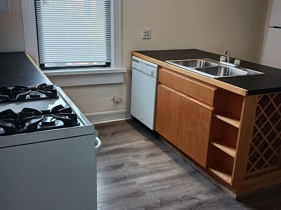 2nd image of 2009 N California Ave APT 3R