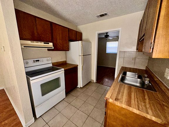 4th image of 1211 E Veterans Memorial Blvd #10