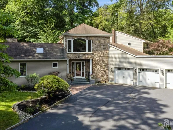 2 Derby Ln, North Brunswick, NJ 08902