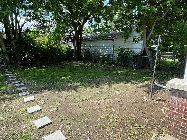 2022 Leo St — Photo 19