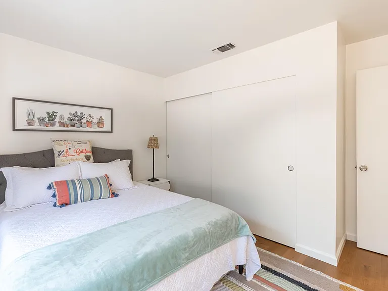 Queen bed lots of closets