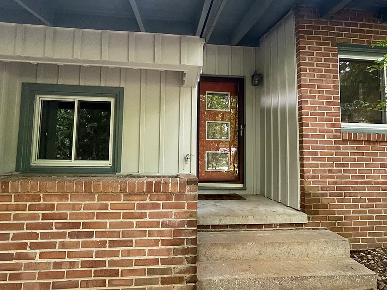 2338 Tanglewood Cir NE — Photo 2