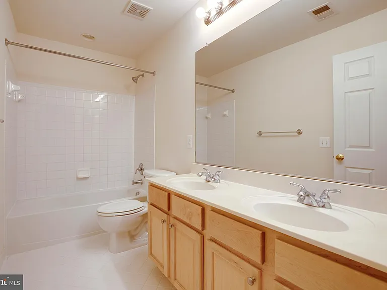 13557 Lavender Mist Ln — Photo 32