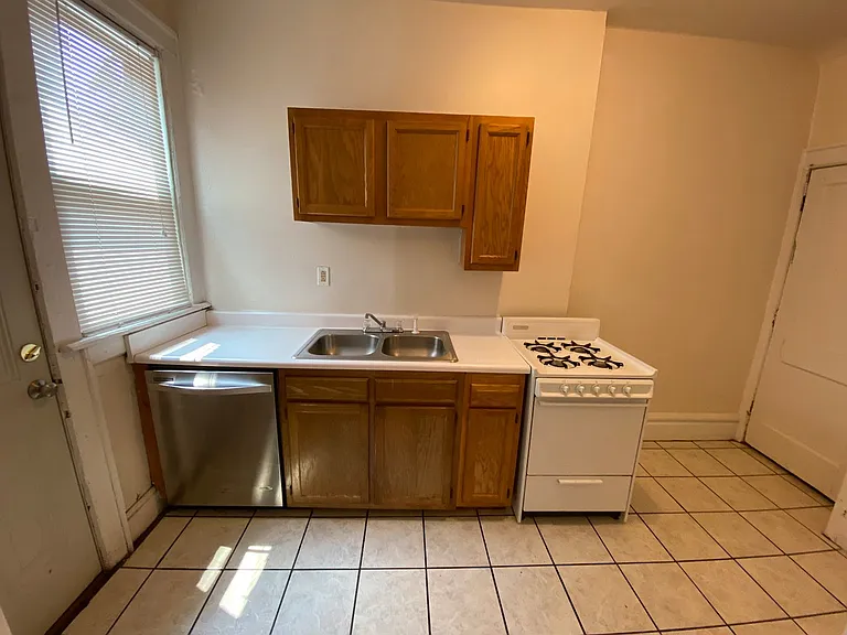 E 20th Ave 303-317 TPP — Photo 5