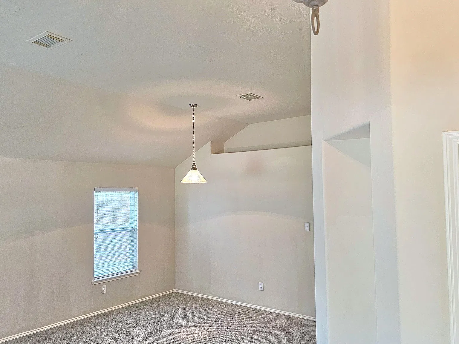 3 bed, 2.0 bath, 1786 sqft, $1,950 — Photo 4