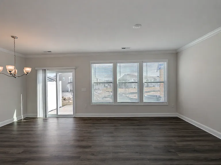 381 Creekview Rd — Photo 9