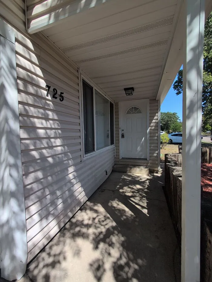 2 bed, 1.0 bath, 873 sqft, $2,050 — Photo 2