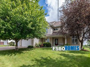 2090 Ashford Rd, Bettendorf, IA 52722