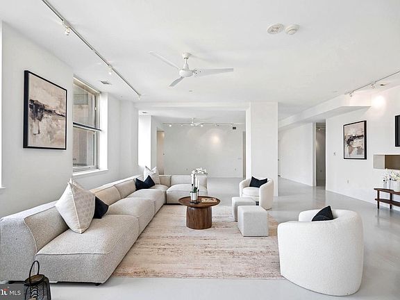 3rd image of 1600 Arch St #1809