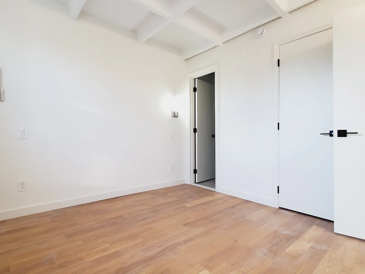 2 bed, 800 sqft, $2,800 — Photo 2