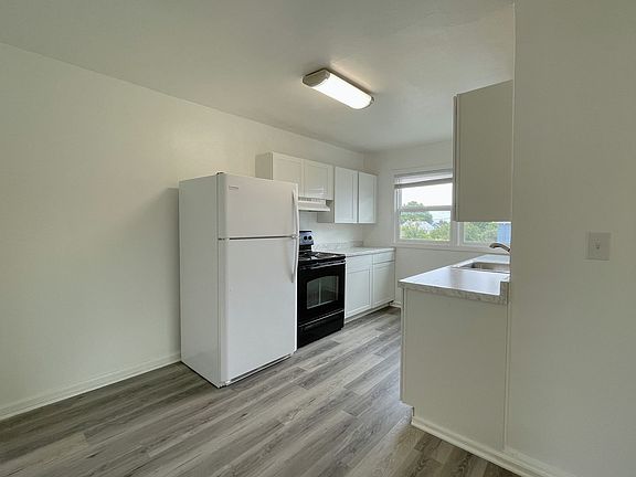 5th image of 303 N Rosa Parks Way APT C