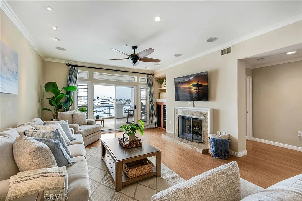 2 bed, 2035 sqft, $12,900 — Photo 2