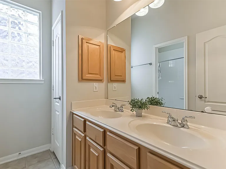 5453 Fairdale Ln — Photo 23