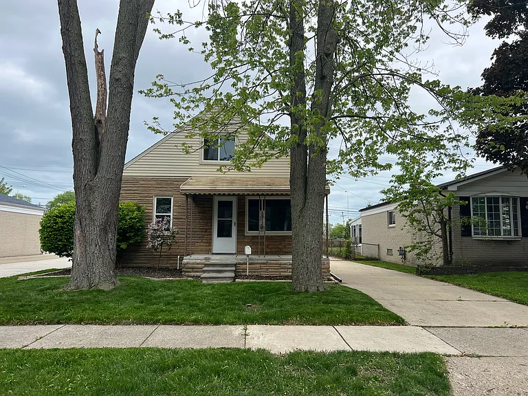 23124 Grove St — Photo 17