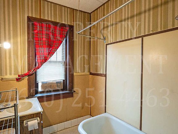 4th image of 405 W 5th St APT 11