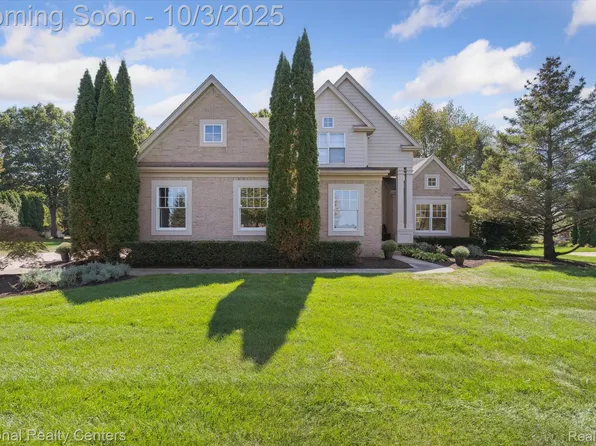 489 Gleneagles, Highland, MI 48357