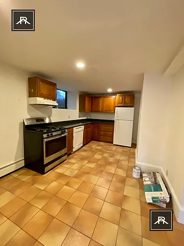 132 Chiswick Rd #B Photo 1