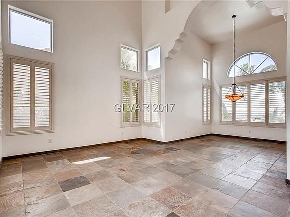 5th image of 3109 Villa Colonade Dr