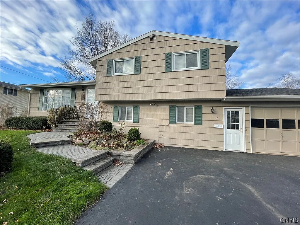 3 bed, 1.5 bath, 1476 sqft, $2,400 — Photo 2