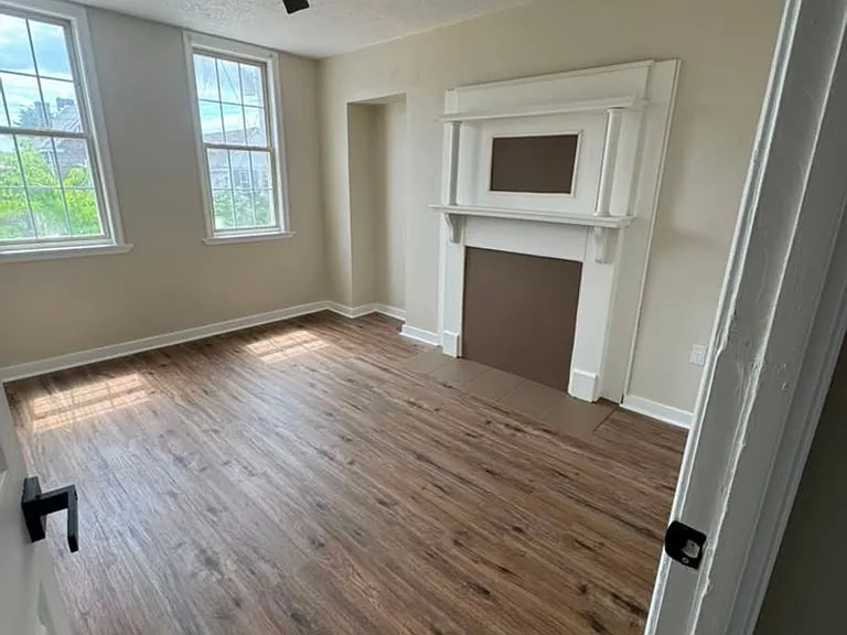 1124 Race St — Photo 3