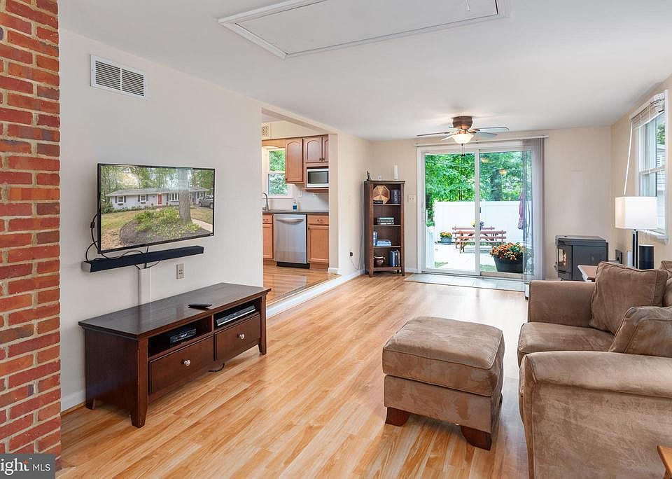 1st image of 803 Teakwood Dr