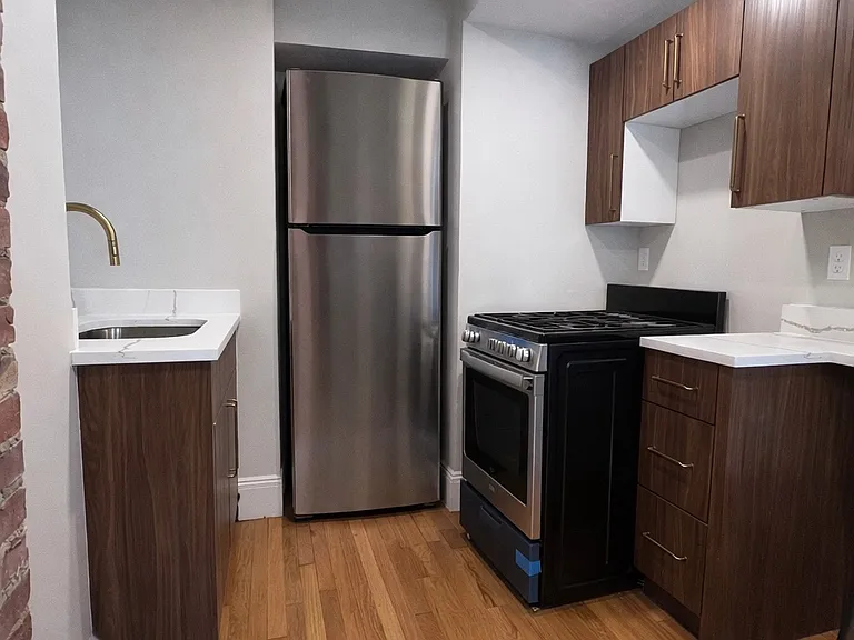 1 Lincoln Ave #2 — Photo 2