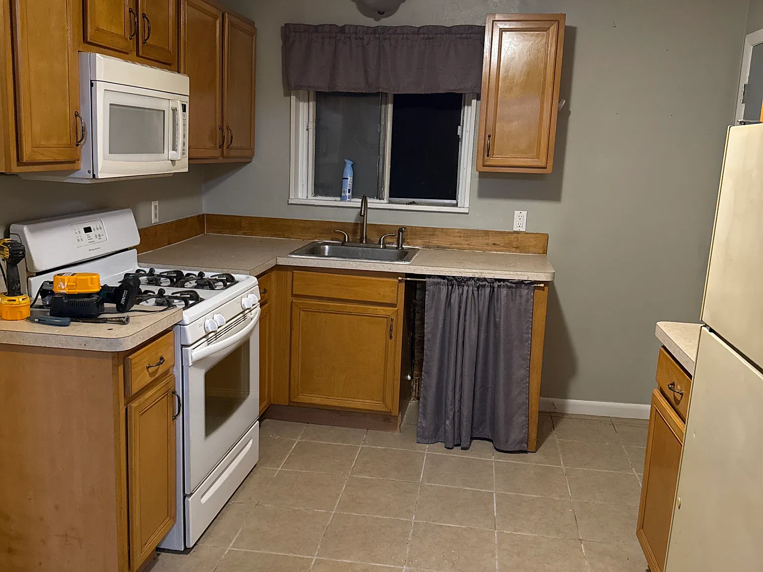 3 bed, 2112 sqft, $1,750 — Photo 3