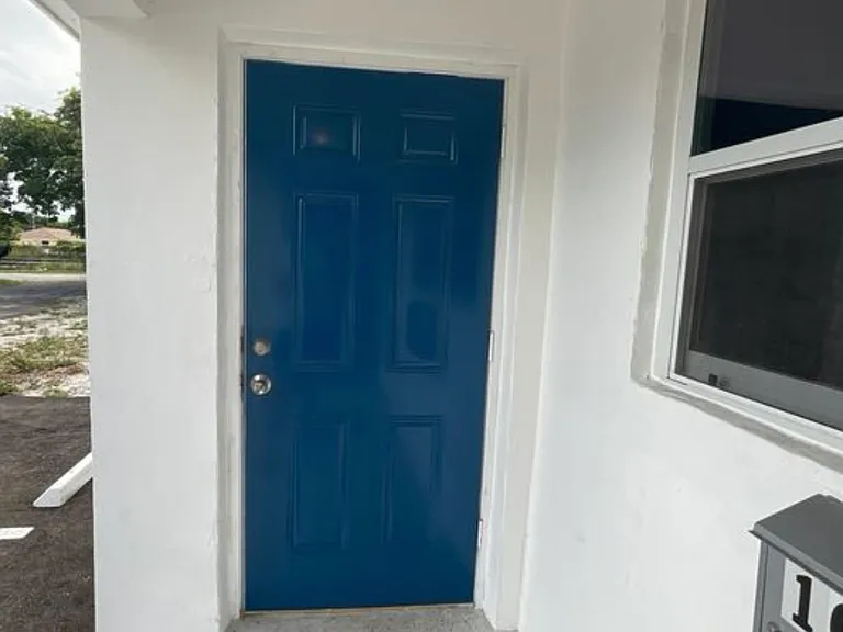 1023 N Tamarind Ave — Photo 14