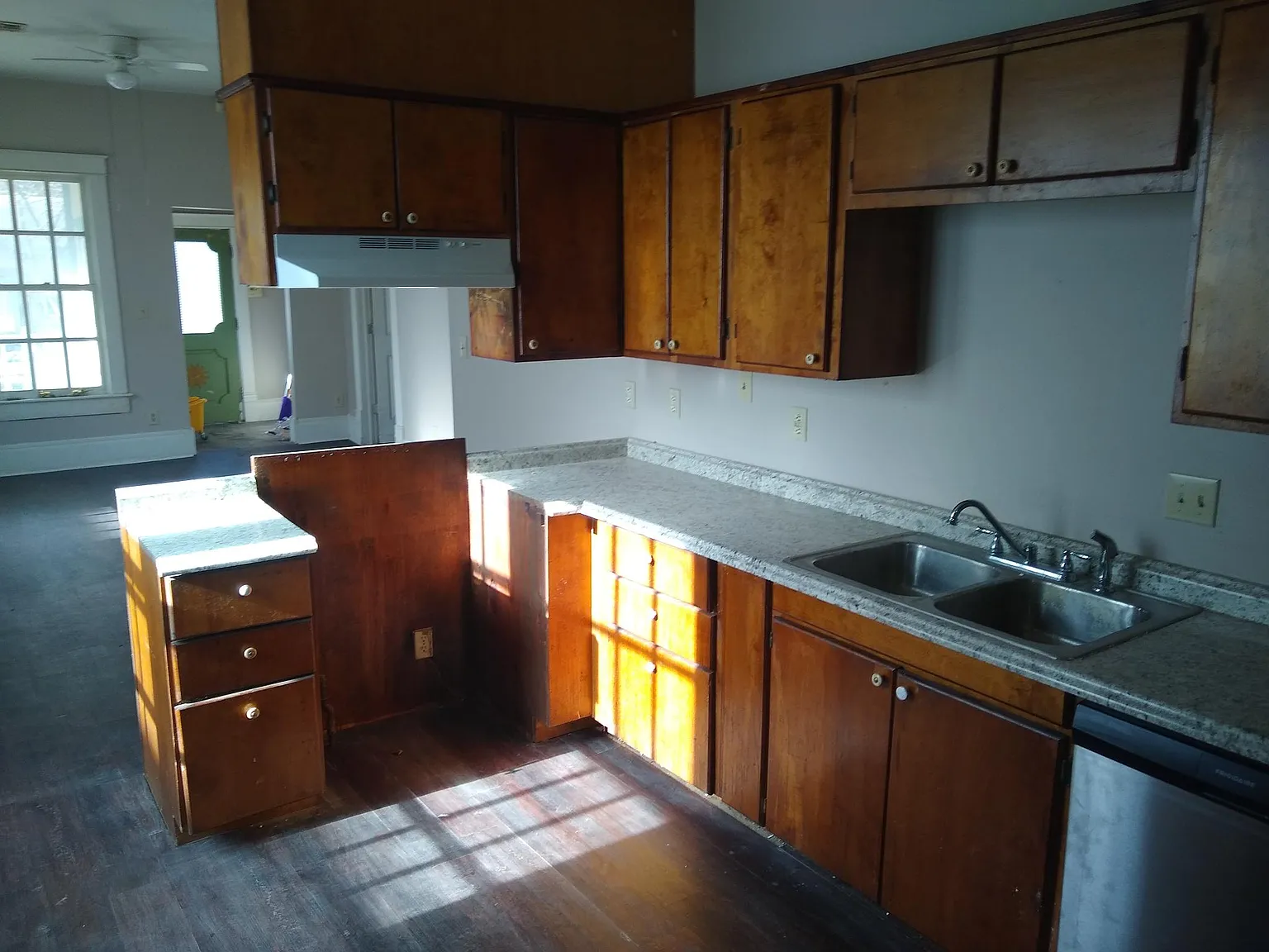 3 bed, 1277 sqft, $1,000 — Photo 2