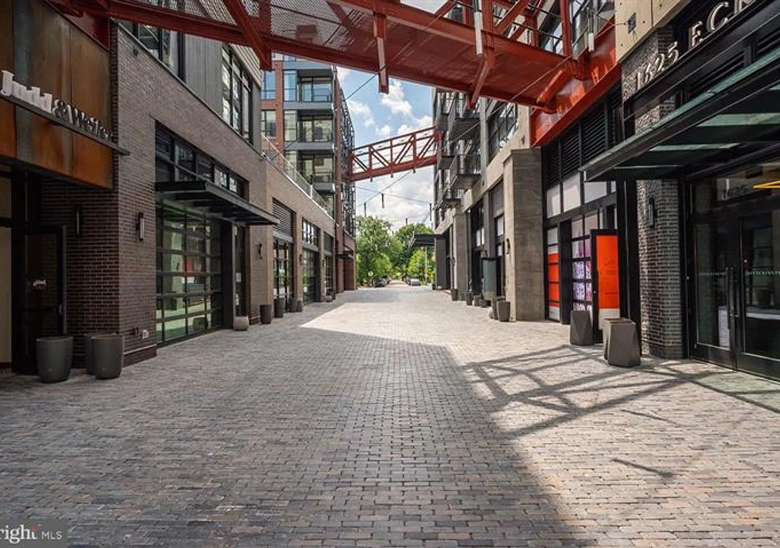 2 Level Luxury Condo w/ Garage - Eckington District — Photo 2