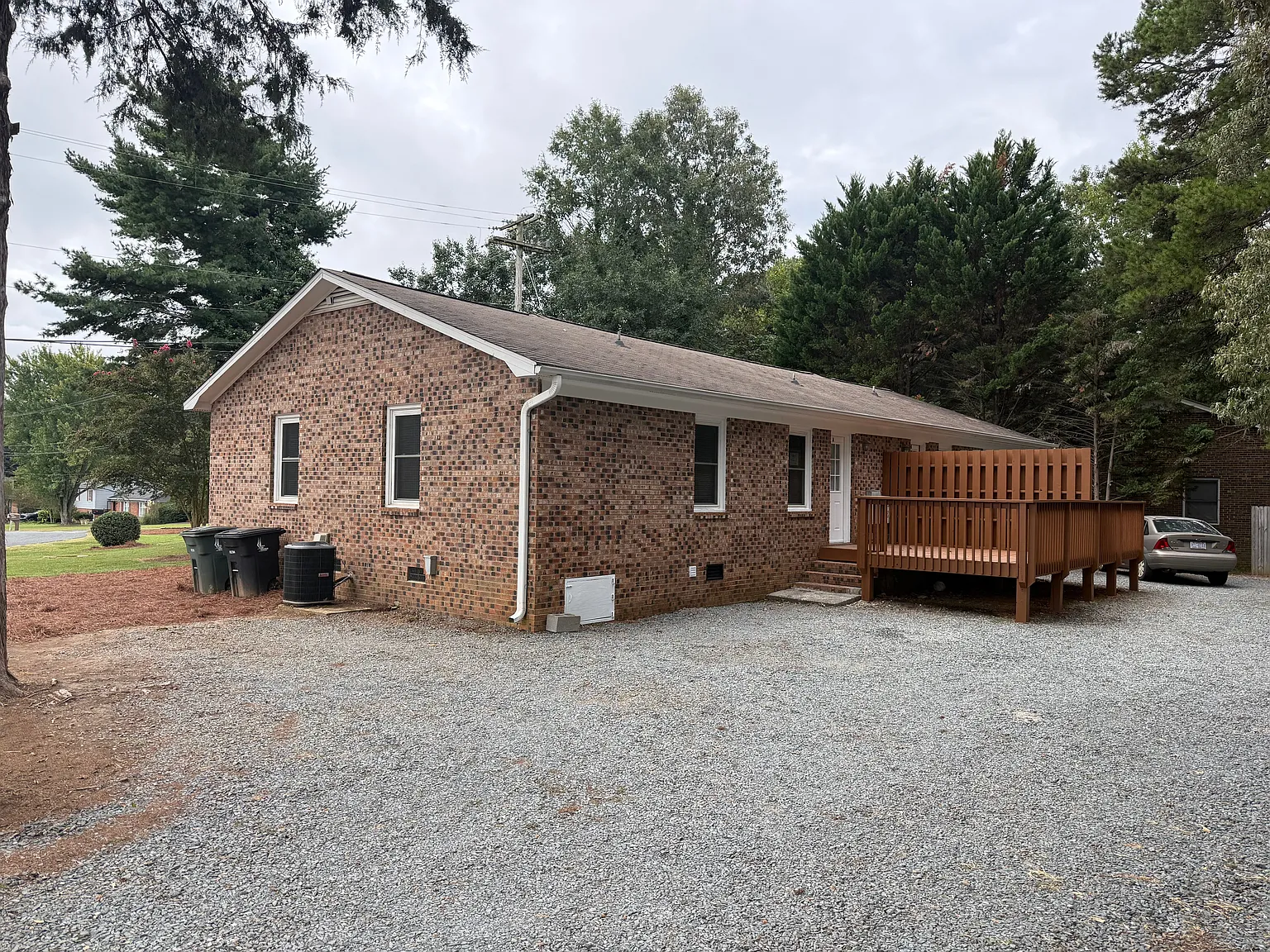 2 bed, 1.0 bath, 900 sqft, $1,195 — Photo 2