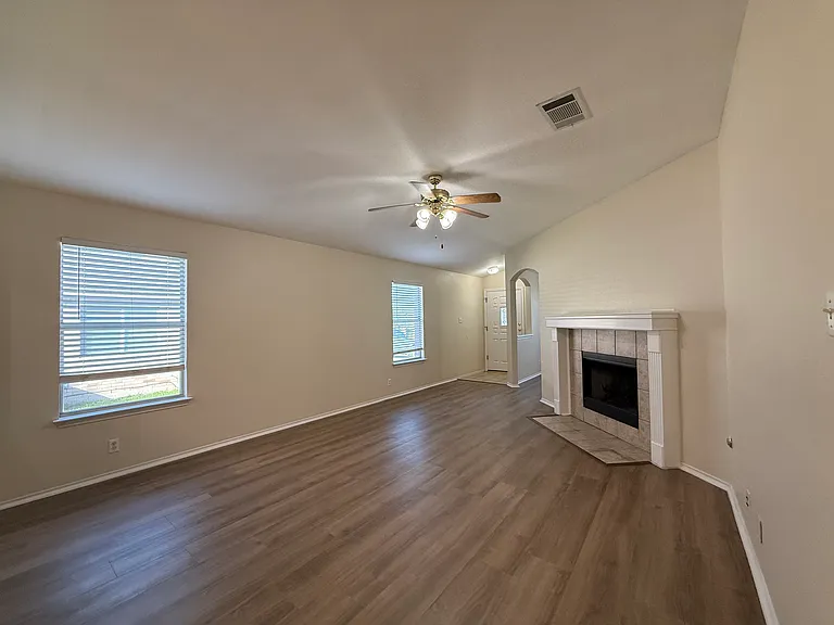 311 McCarthur Dr — Photo 6