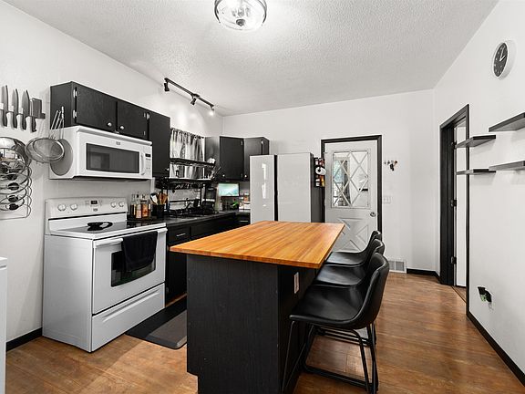3rd image of 117 W 1st Ave
