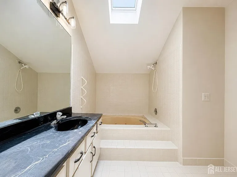 83 Sayre Dr — Photo 15