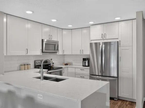 1415 17th St E #308, Calgary, AB T2G 3V3