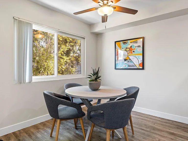 Lombardi Apartments — Photo 15