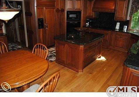 Kitchen 3620 Timber Ridge Dr Met