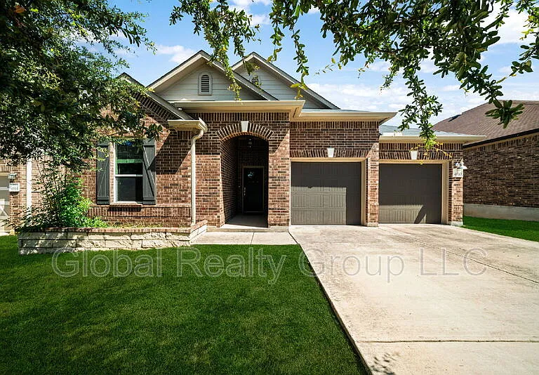 4610 Sebastian Oak — Photo 1