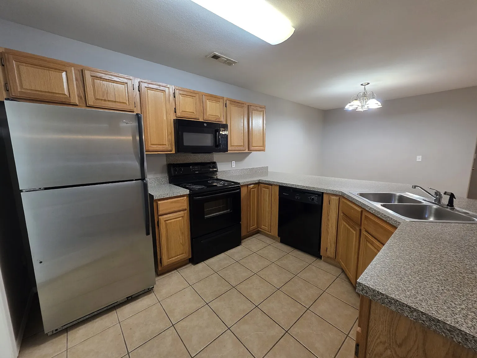 3 bed, 2.5 bath, 1528 sqft, $1,450 — Photo 3