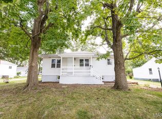16 Fairway Dr, Fairview Heights, IL 62208