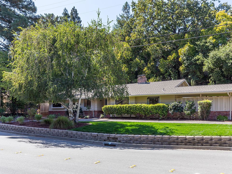 1st image of 521 La Mesa Dr