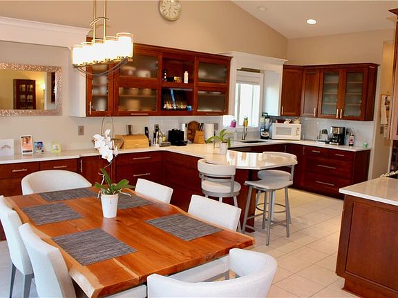 5th image of 502 Brown Ct