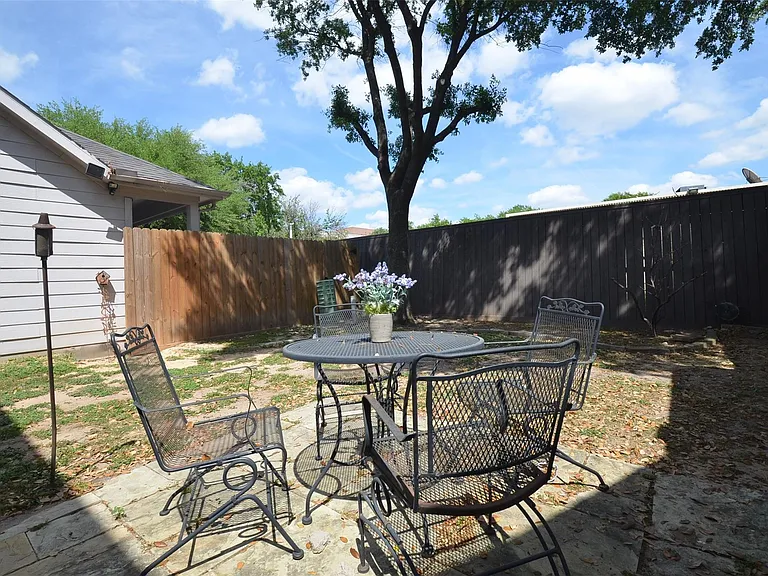 2911 Meadowglen Cv — Photo 44