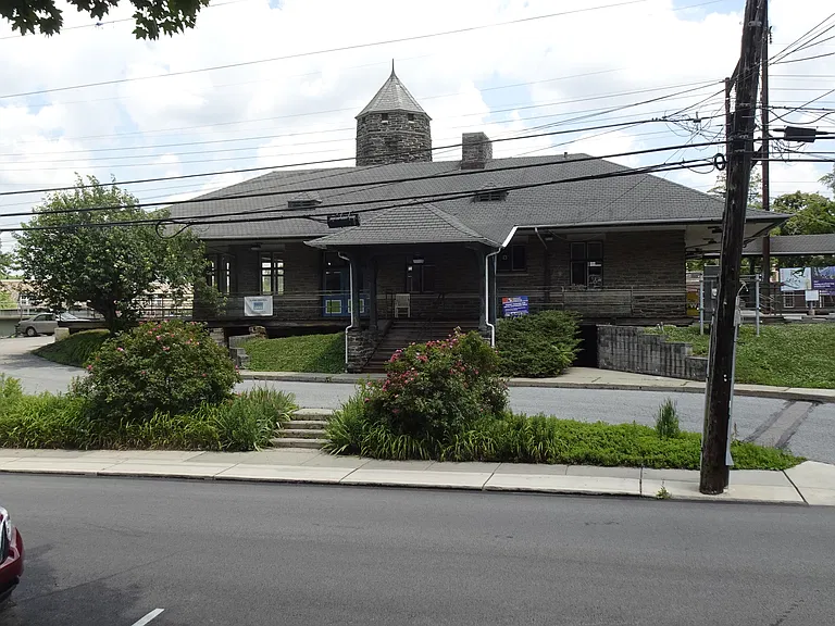 Park Spring Manor — Photo 11