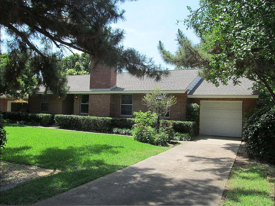 1st image of 4028 Clover Ln