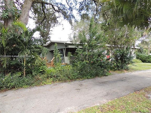3rd image of 4801 SW 58th Ave