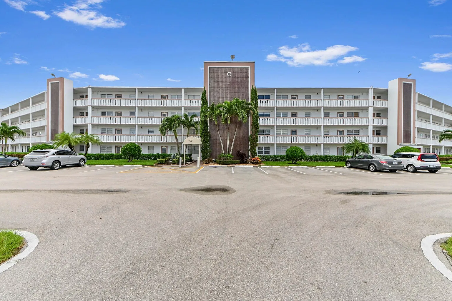 2 bed, 896 sqft, $2,300 — Photo 1