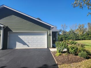 30 S Walnut Dr, North Aurora, IL 60542