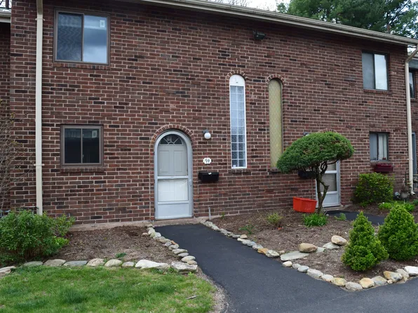 94 Wakefield Cir, East Hartford, CT 06118