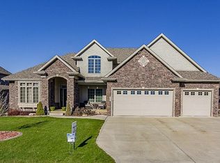 627 Stonegate Ct SW, Altoona, IA 50009